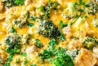 One Pan Cheesy Cauliflower Rice with Broccoli and Chicken - Appetizers
