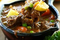 Slow Cooker Beef Stew - FoodinGrill