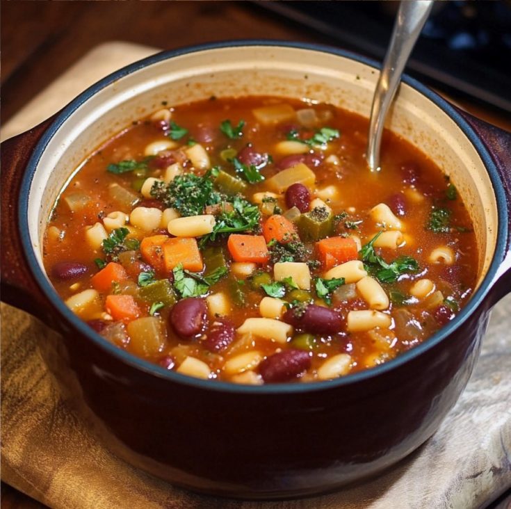 Easy Minestrone Soup (Olive Garden Copycat)